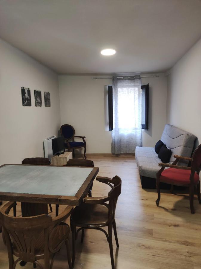 Apt 1 Acollidor Al Centre Historic De Vic Aptgarbi Zewnętrze zdjęcie